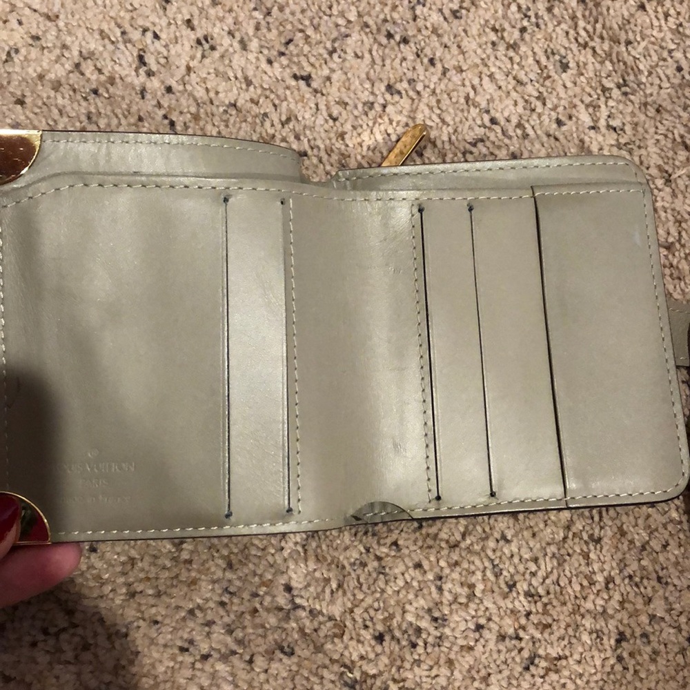 Louis Vuitton Wallet this is in great condition - Picture 8 of 16